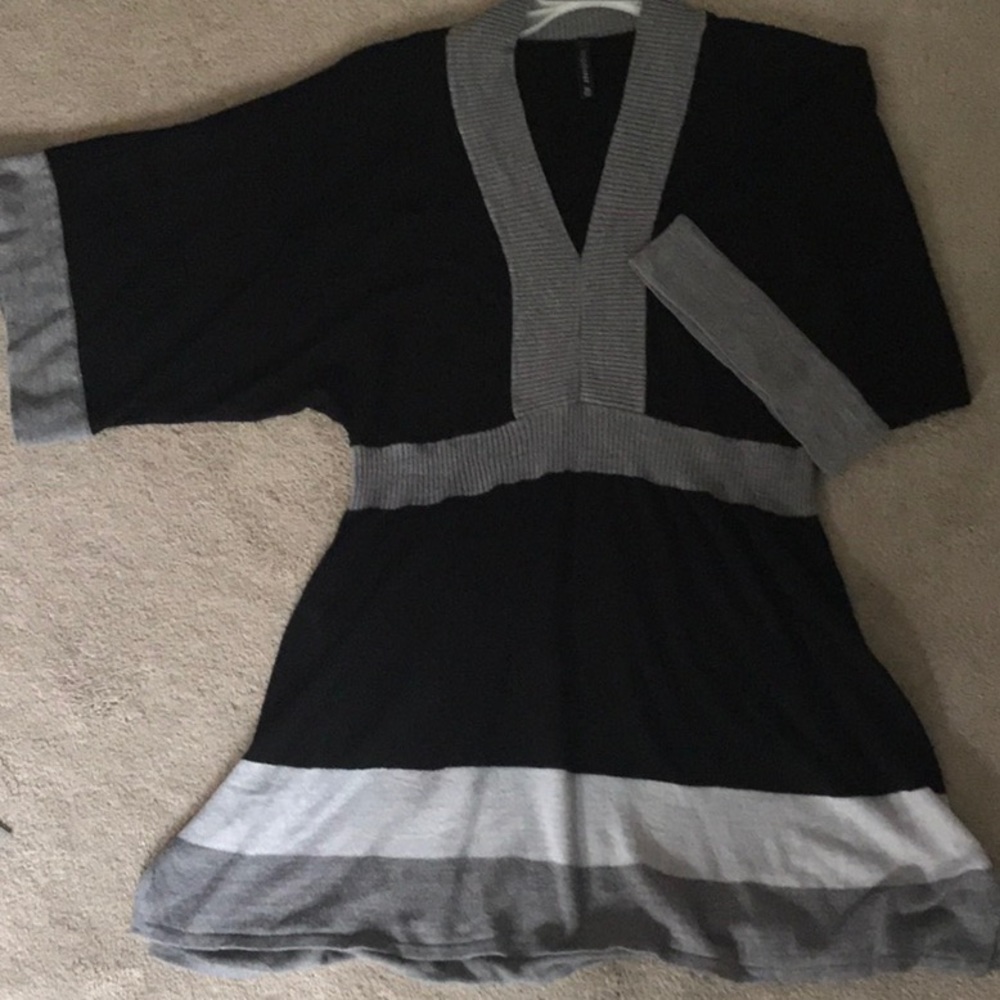 Black, white and gray sweater tunic